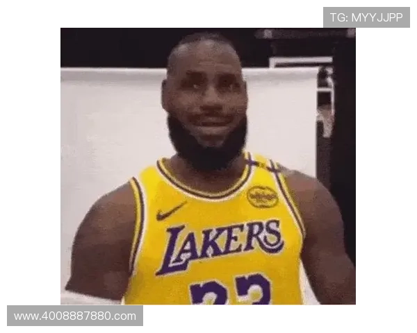 最新NBA动态：詹姆斯复出引爆全场焦点交易风暴掀起季前赛热议